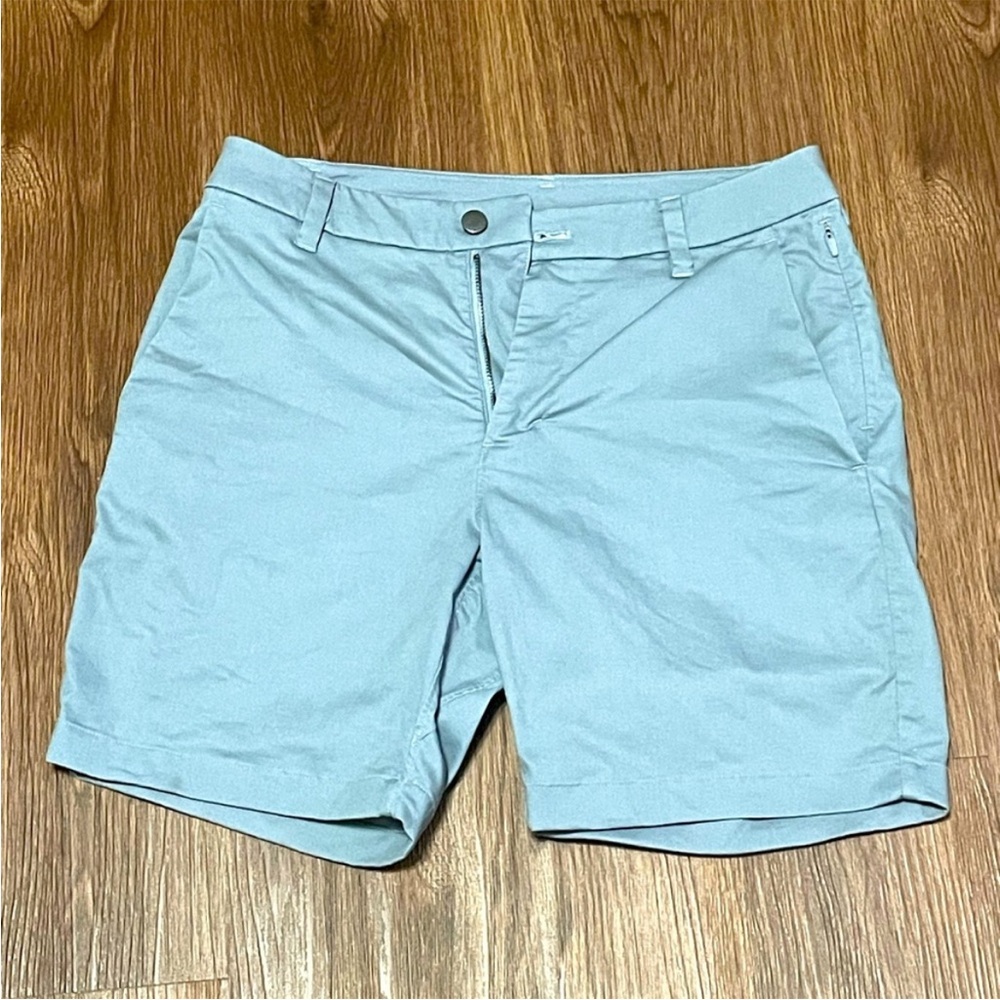 Super gently used Lululemon Commission Oxfords shorts in light blue grey 30”